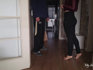 Horny MILF in yoga pants has no money to pay the delivery guy – quickie sex with clothes