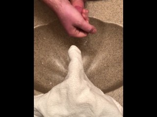 Using lotion to masterbate, look at that thick load at the end !