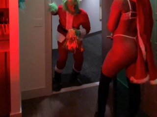 Mrs. Claus Fucks the Grinch While Santa Was Away – Gifted Her A Squirting Orgasm for Christmas🎄