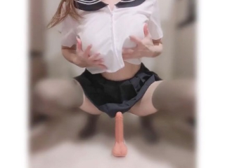 NO1 日本の制服姿　巨乳エロ　寮で隠れてディルドオナニー　やばいスタイル Japanese School Girl Wearing a Uniform