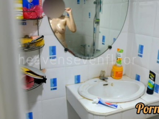 Thai girl taking a shower แอบถ่ายสาวอาบน้ำโดนจับได้ ก็เลยเย็ดกันเลยสงสัยจะเงี่ยน