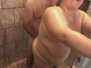 Homemade Amateur Couple Has Playful Shower Sex with Mature BBW GILF Touching, Kissing – TnD