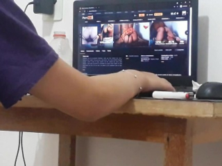 Namorada Quente foi Pega Assistindo Pornô – Pornografia Caseira Exclusiva