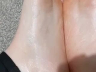 Moisturise my feet!