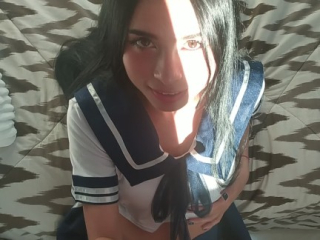 Schoolgirl sucks her classmate’s dick until it comes in her face