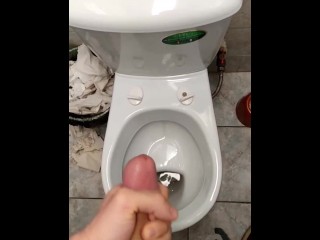 💦Nasty guy cums in a dirty toilet at work