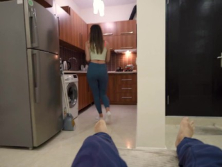 She didn’t want to cook and I fucked her in the kitchen and cum on her pussy-Dickforlily