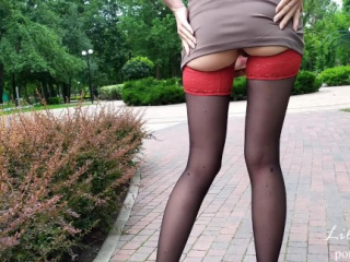 Risky flashing in public park