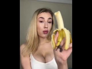 How Ukrainian girls eat a banana