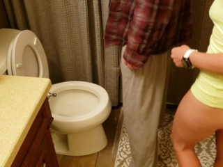 Holding my boyfriend’s dick while he pees | long pee | sexy legs and feet