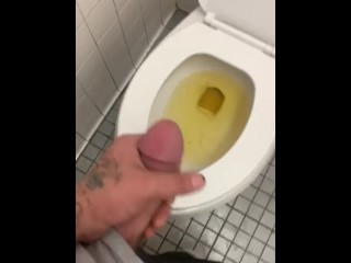 ThisBoiT jerks at work(cumshot)